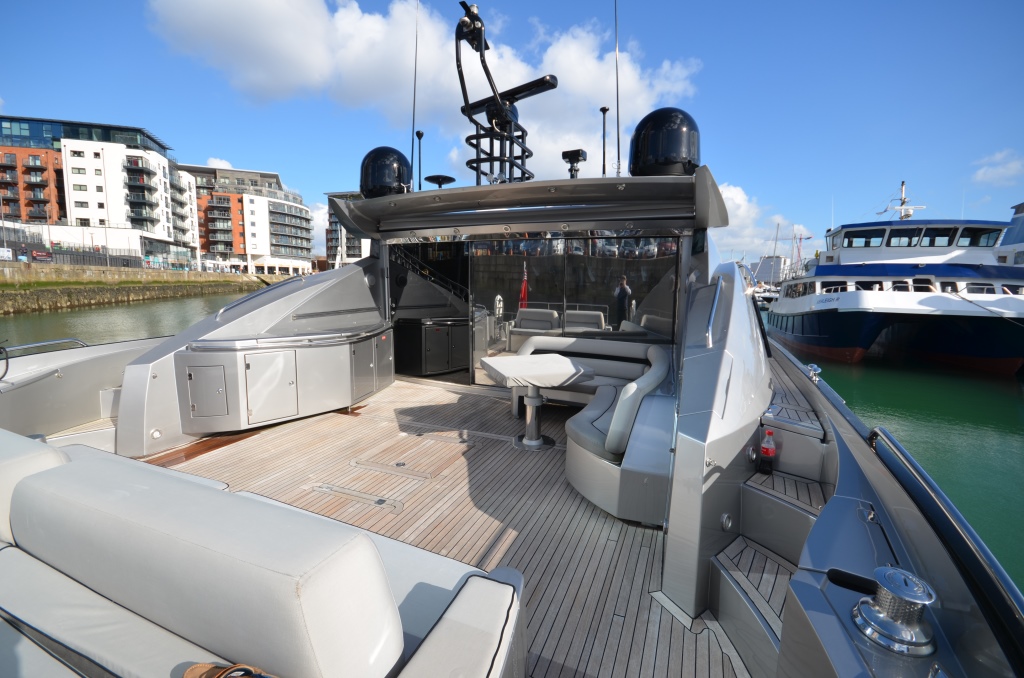 Motor yacht HOOLIGAN - Spacious Deck
