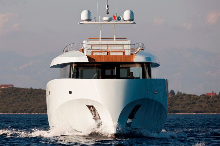 Motor yacht KANGA -  Front View