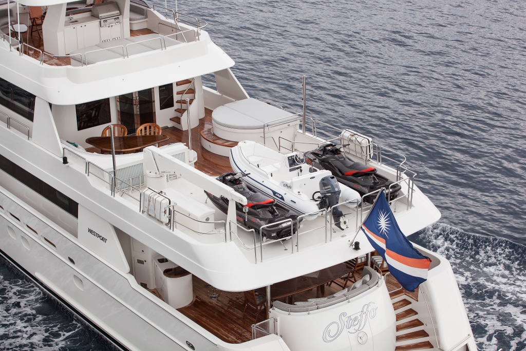 Motor yacht KEMOSBE - Deck view