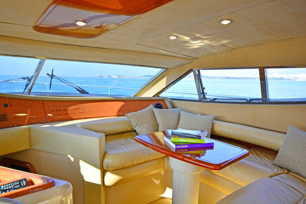 Motor yacht LADY A - Forward seating