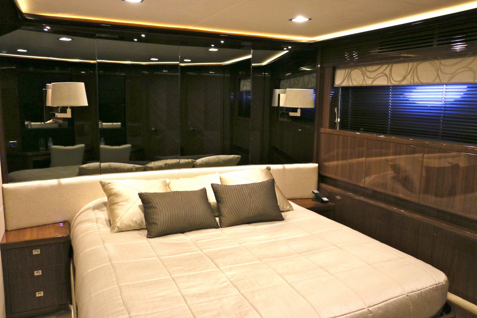 Motor yacht LADY BEATRICE - Double Cabin