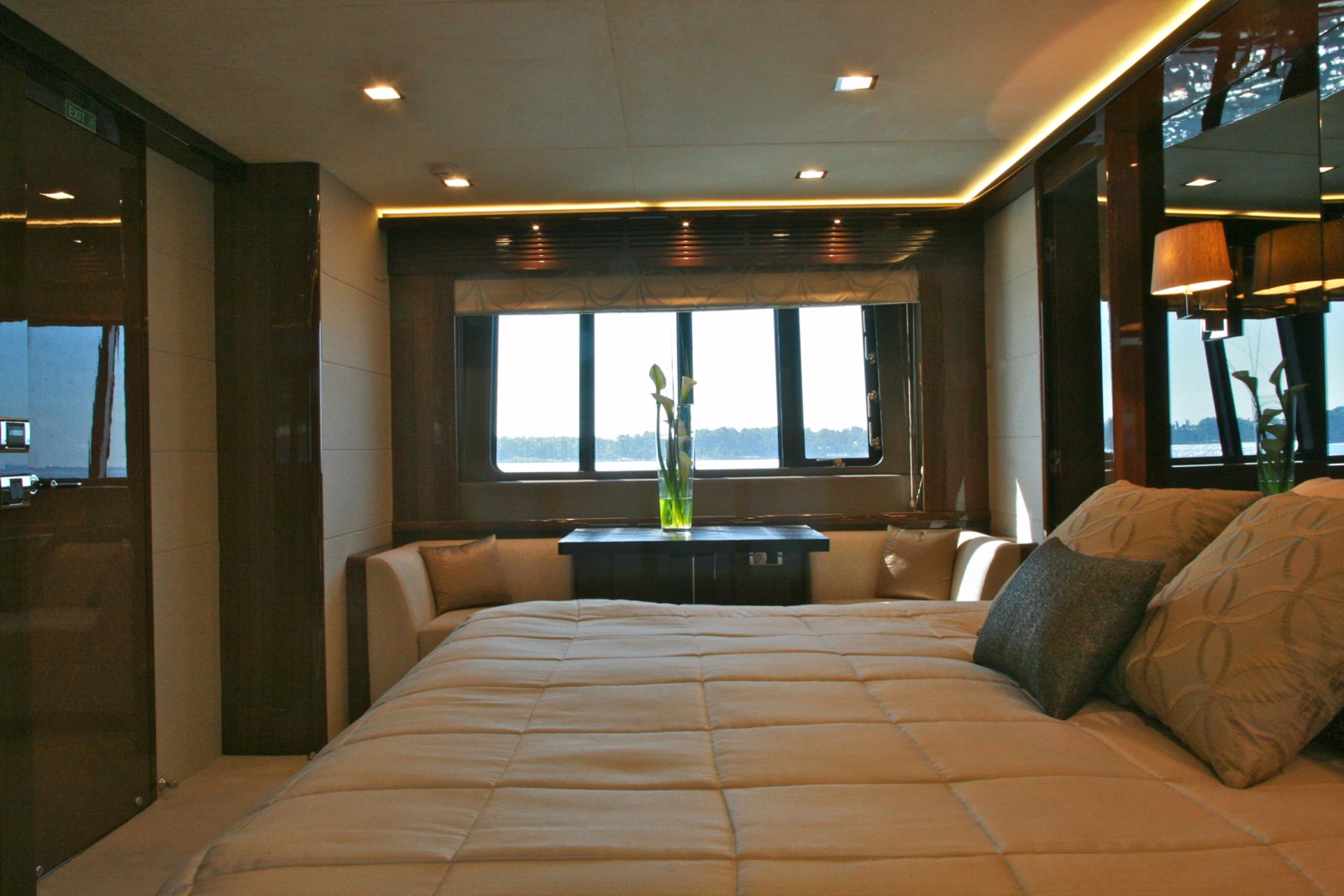 Motor yacht LADY BEATRICE - Master Cabin View 2