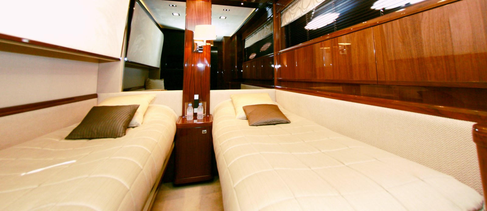 Motor yacht LADY BEATRICE - Twin Cabin