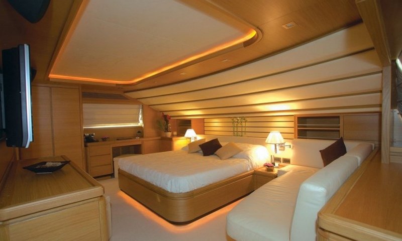 Motor yacht LADY CHATTERLEY -  Master Cabin