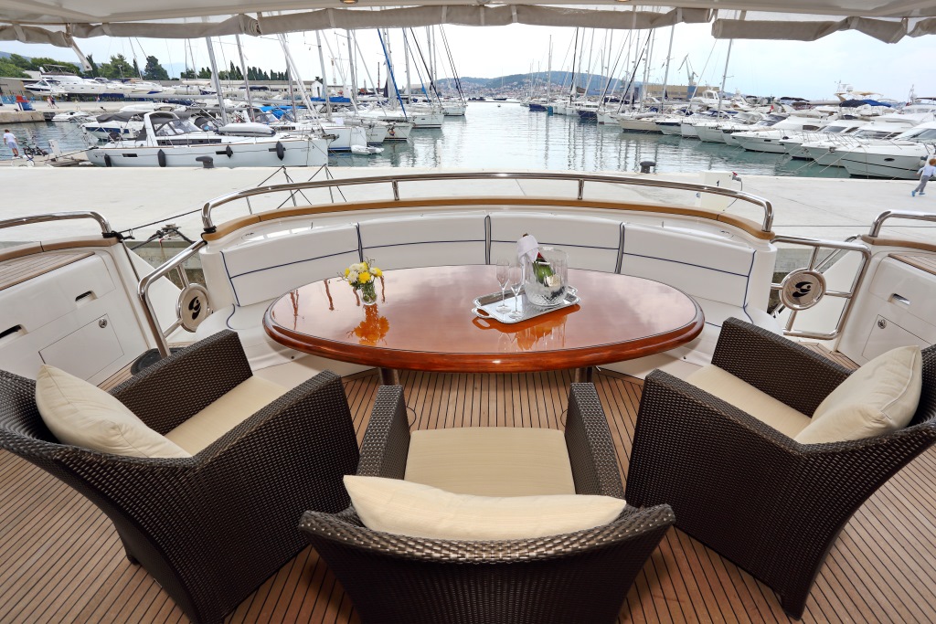 Motor yacht LADY MARCELLE - Aft Deck Al fresco Dining