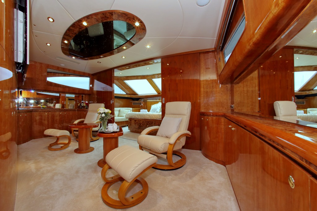 Motor yacht LADY MARCELLE - Master Cabin lounge