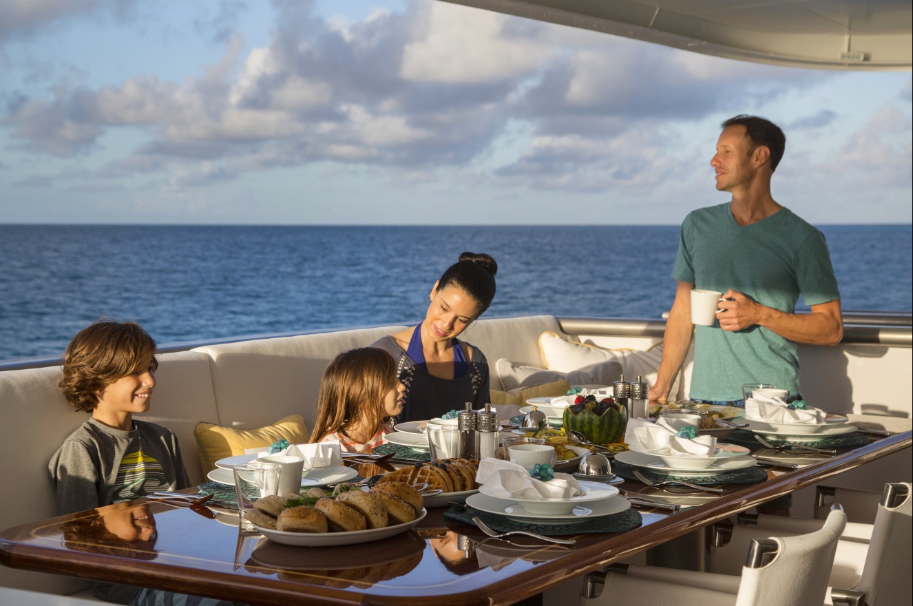 Motor yacht MARCATO - Aft deck alfresco dining