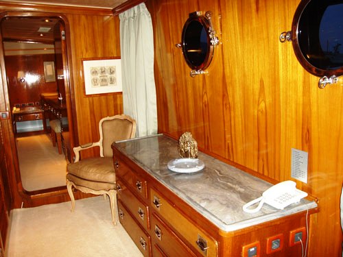 Motor yacht MONACO -  Cabin detail