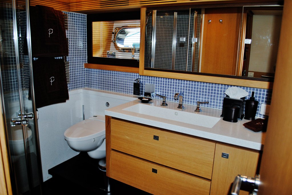 Motor yacht PARADISE -  Master Bathroom