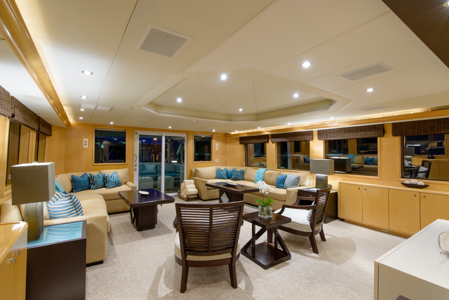 Motor yacht PERFECT LADY - Salon looking aft