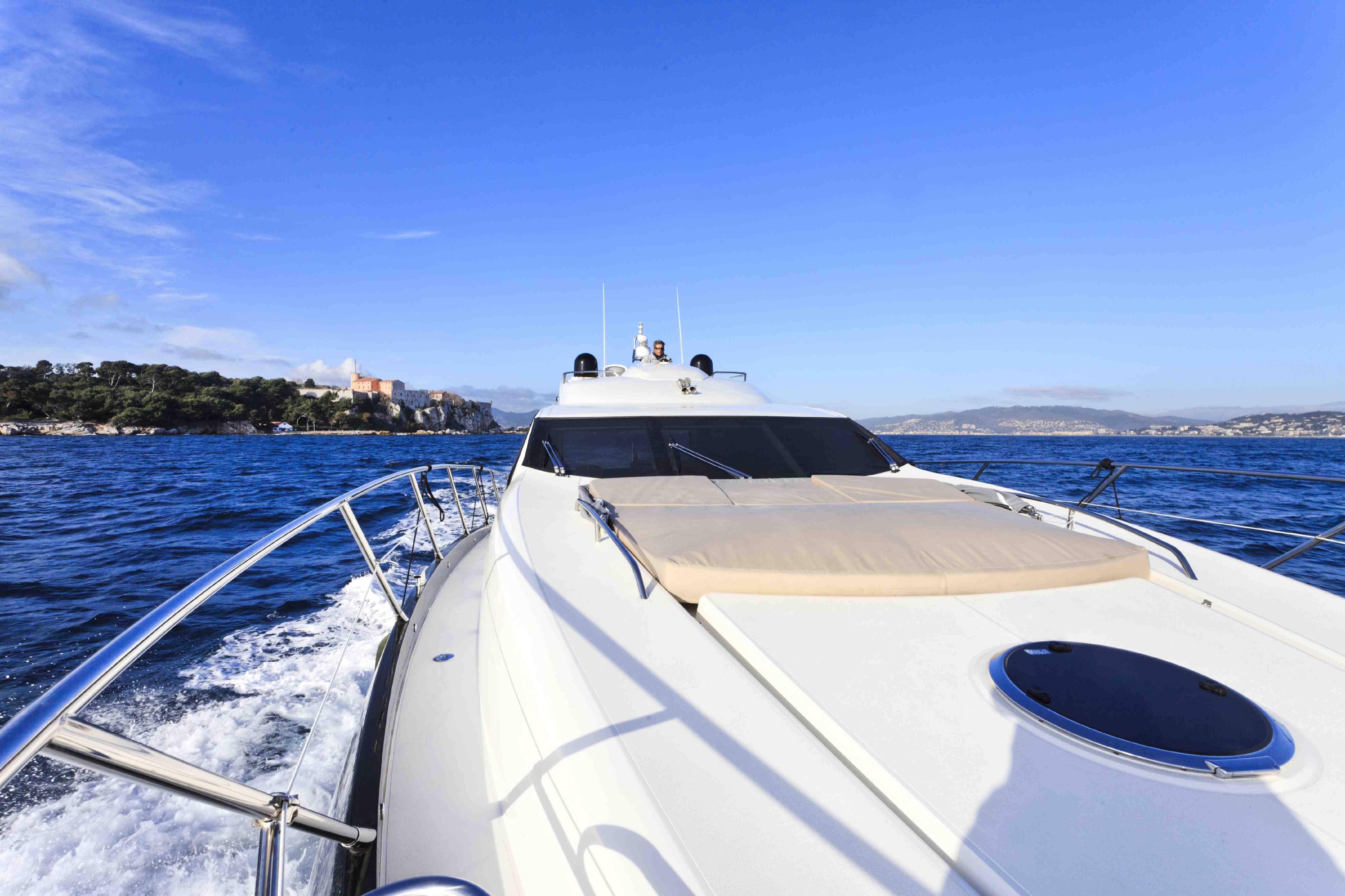 Motor yacht PULSAR - Bow