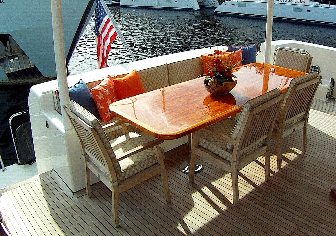 Motor yacht REFLECTIONS - Aft Deck Dining