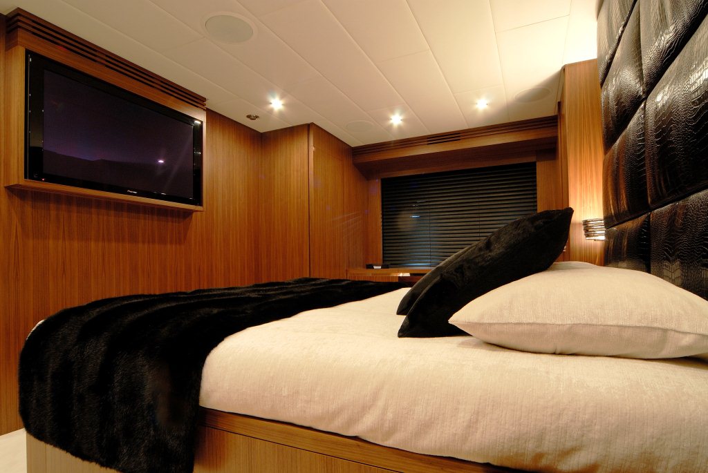 Motor yacht RG 512 -  Master Cabin TV