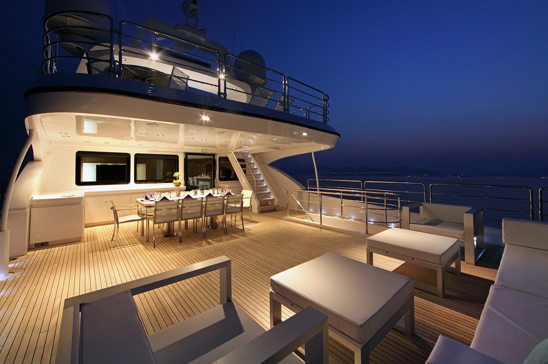 Motor yacht SEA SHELL -  Upper Aft Deck Al fresco Dining at Night