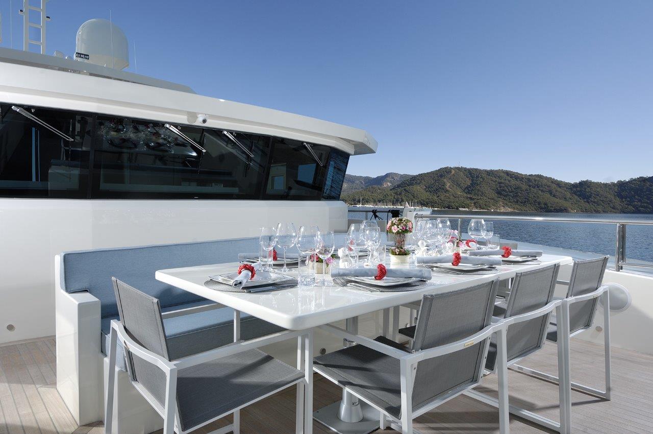 Motor yacht SERENITAS -  Bow dining