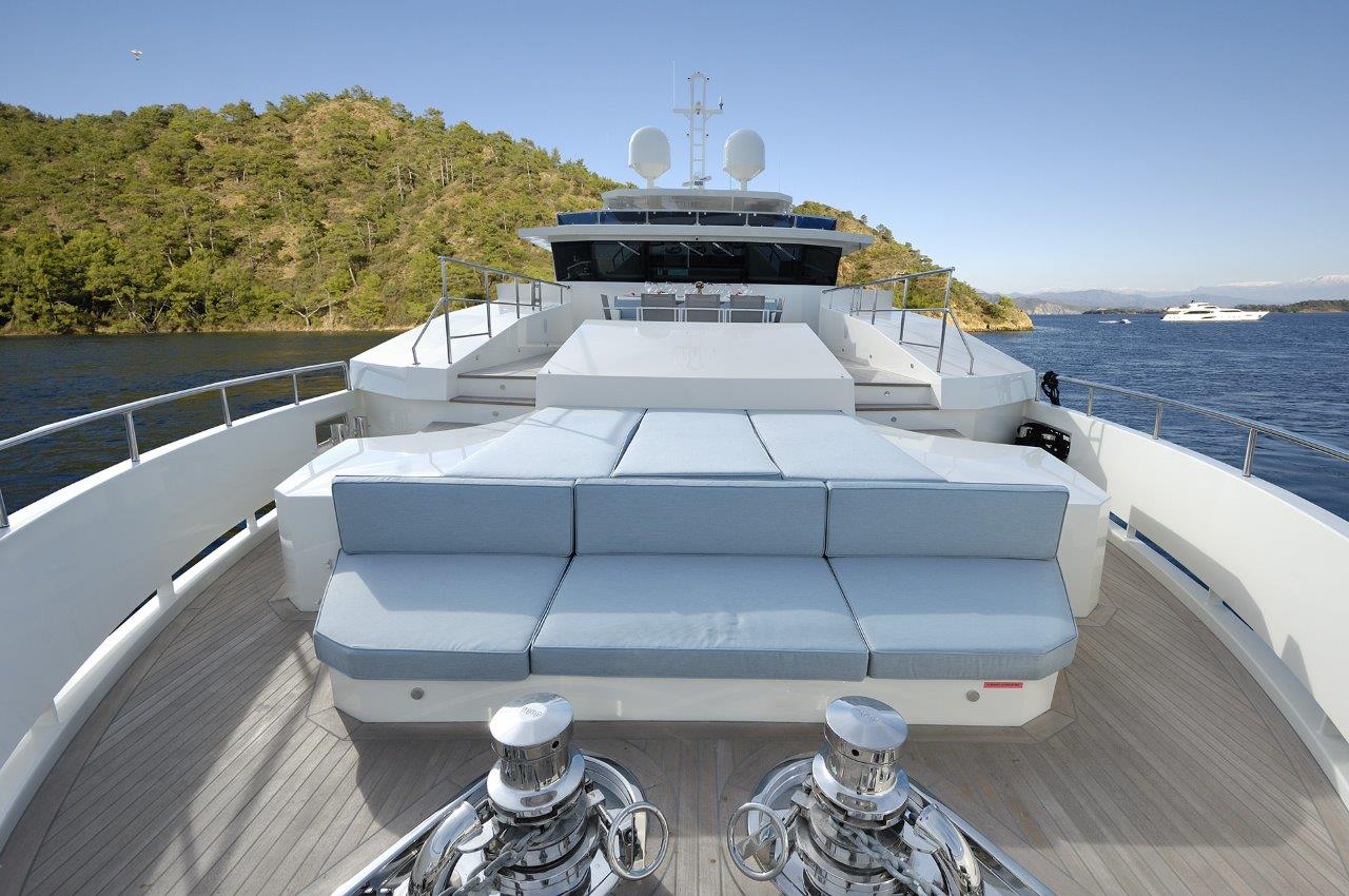 Motor yacht SERENITAS - Bow Seating