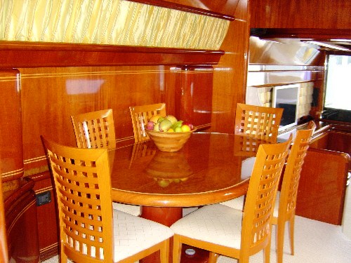 Motor yacht SPLENDIDO -  Dining Table