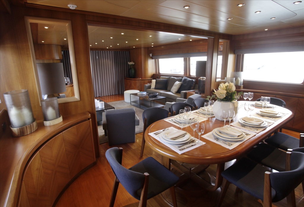 Motor yacht SUMMER DREAMS - Dining view