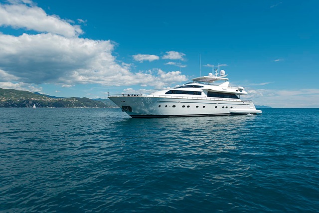 Motor yacht THE WELLESLEY - At Anchor