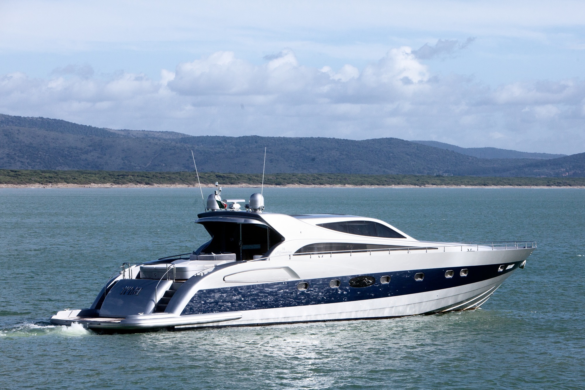 Motor yacht TIUNA - 002