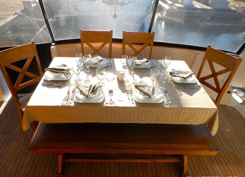 Motor yacht VIAGGIO -  Aft Deck Dining table