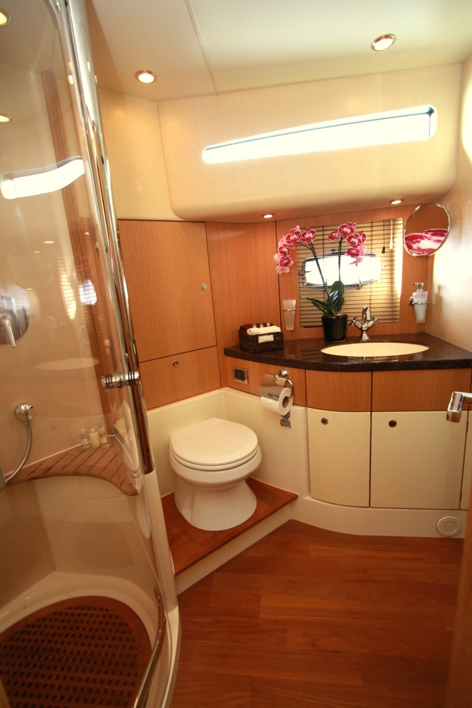Motor yacht WAVE -  Bathroom