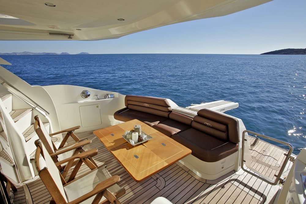 NELL MARE - Aft deck and alfresco dining