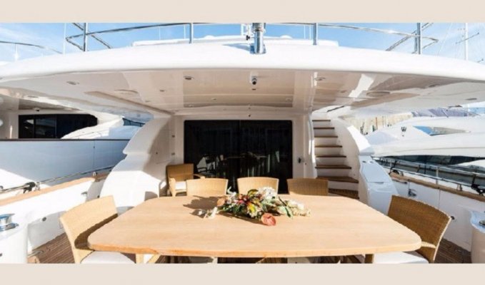 NEVER ONE - Aft deck