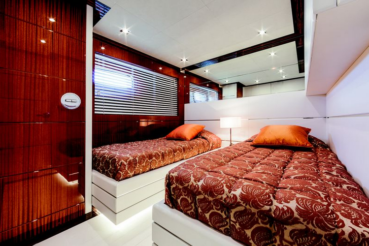 Nameless Yacht - Twin cabin