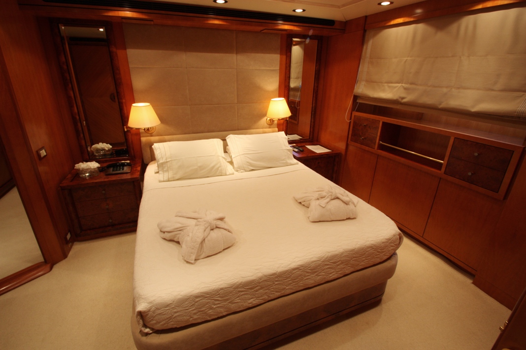OURANOS TOO -  Double Cabin