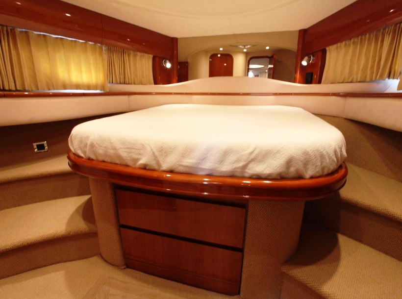 Princess Yacht PURA VIDA -  VIP Cabin