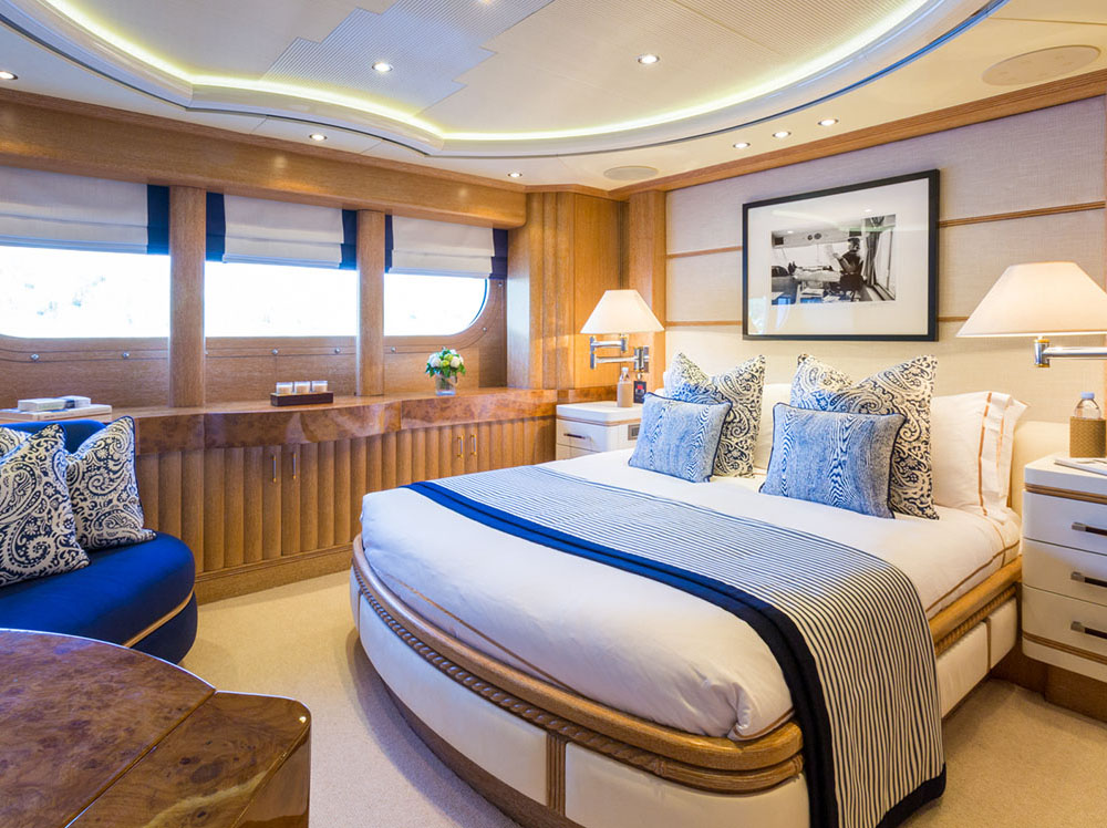 QM OF LONDON yacht - VIP suite