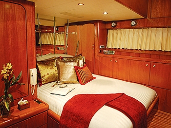 SEMPER FI Queen Cabin