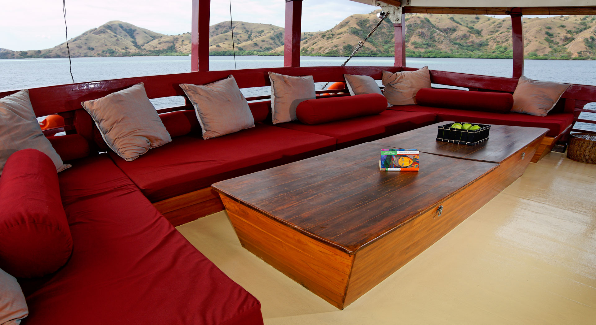 SEVEN SEAS - Aft Lounge Beds