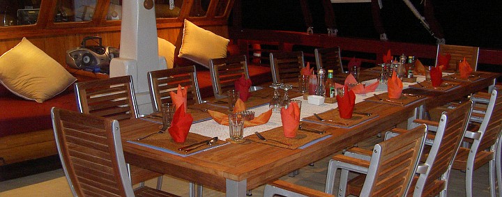 SEVEN SEAS - Dinner Upper Deck