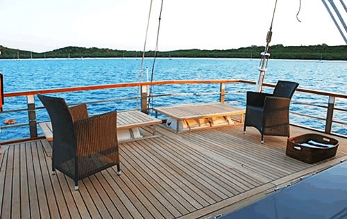 SOUTHERN CLOUD - The Aft Deck
