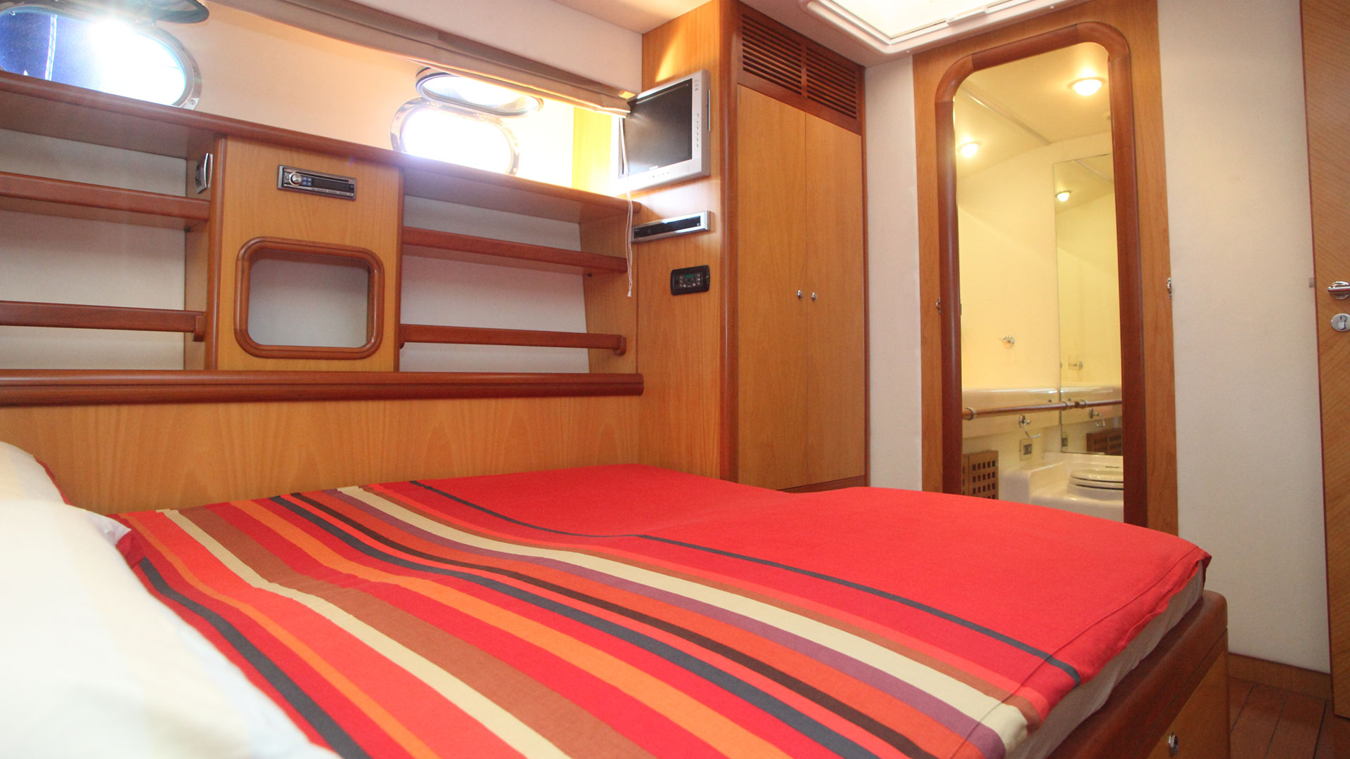 SY CENTURION - Guest convertible cabin