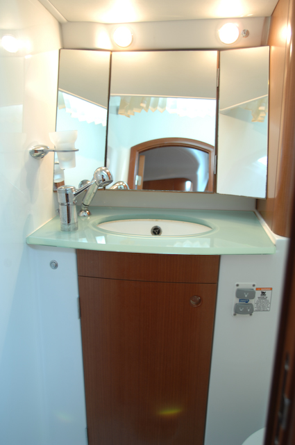 SY SEA STAR - Guest Ensuite
