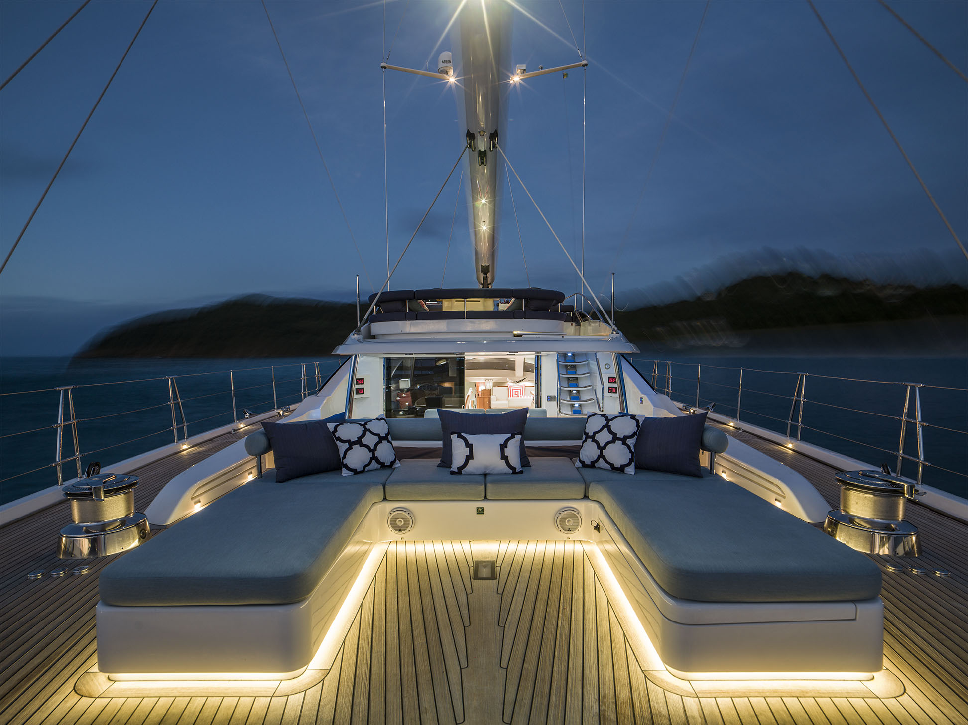 SY TWILIGHT - Aft deck seating