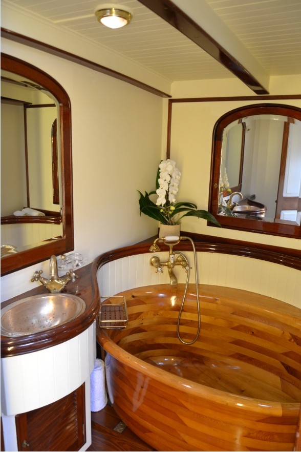 SY WHITEFIN - Master tub