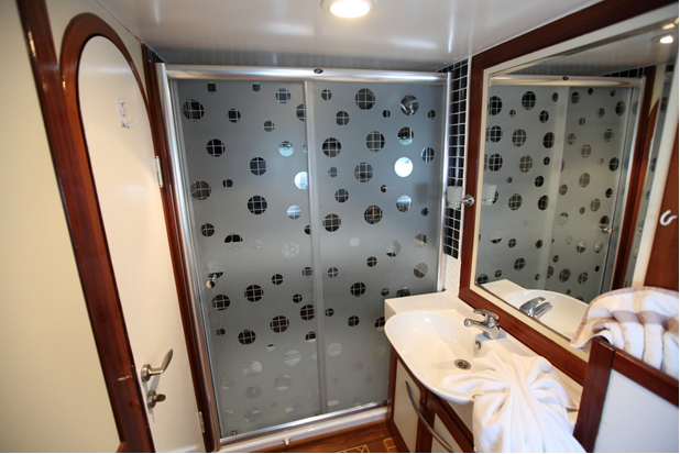 Sail Yacht ANGELO II -  Guest Ensuite 2