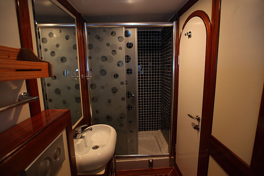 Sail Yacht ANGELO II -  Guest Ensuite