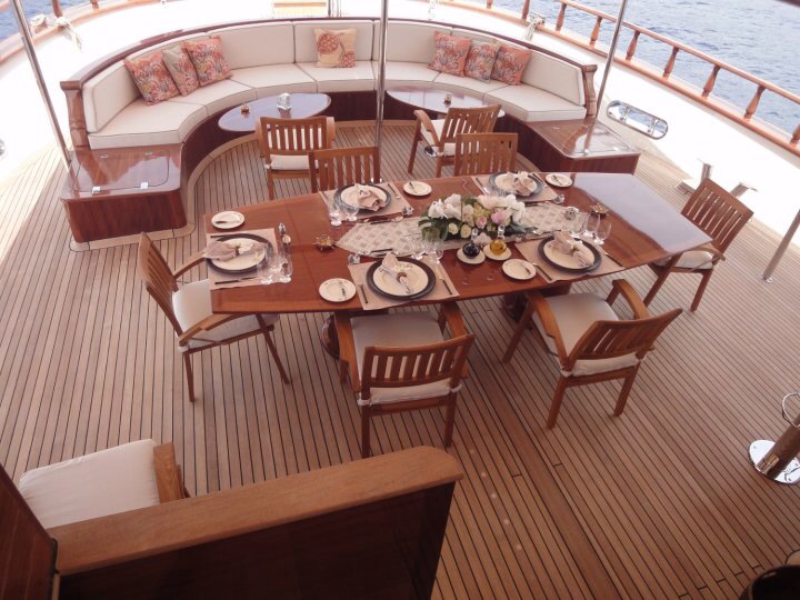 Sail Yacht DON CHRIS - Dining detial