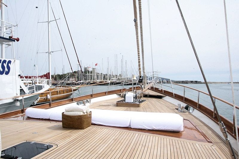 Sail Yacht DON CHRIS - Spacious deck