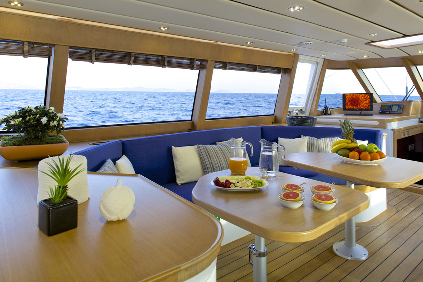 Sail yacht ALLURE -  Salon Dining
