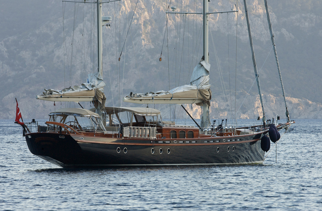 Sail yacht ILIOS -  At Anchor