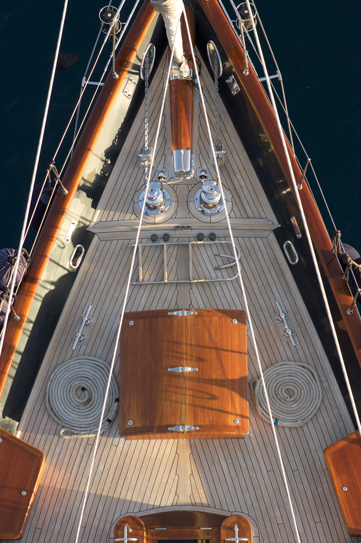 Sail yacht ILIOS -  Spacious Decks