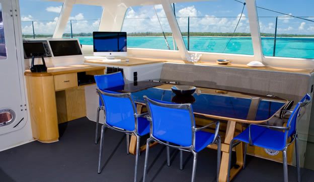 Sailing Catamaran Zenyatta - interior dining