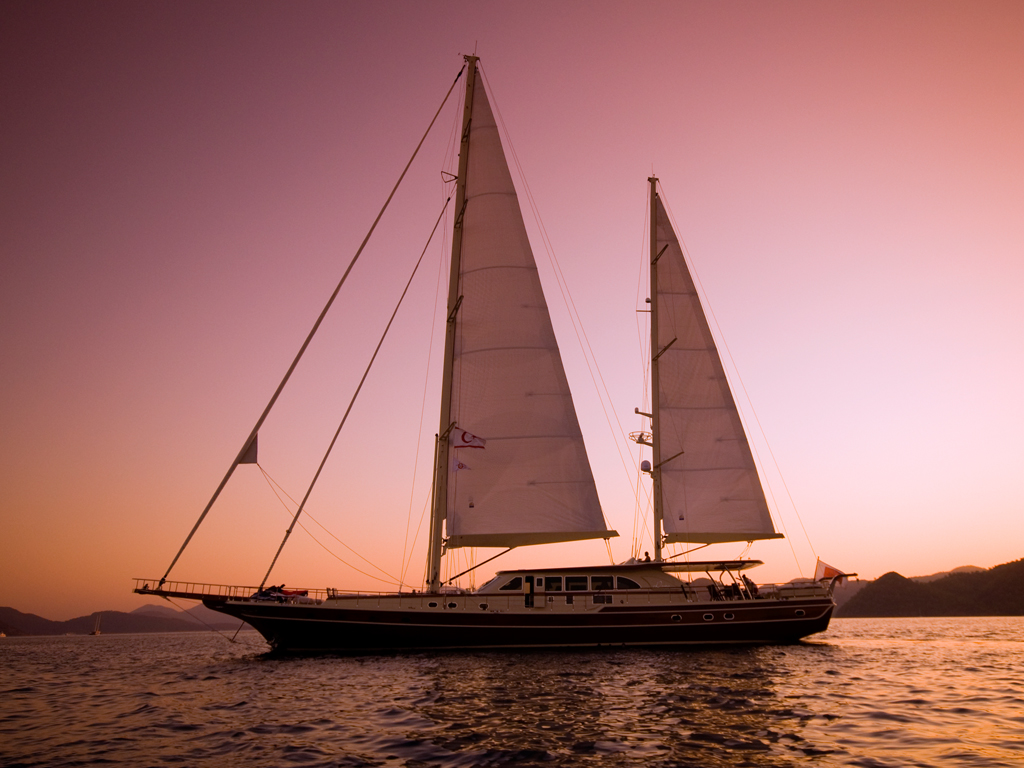 Sailing Yacht DAIMA - Sunset