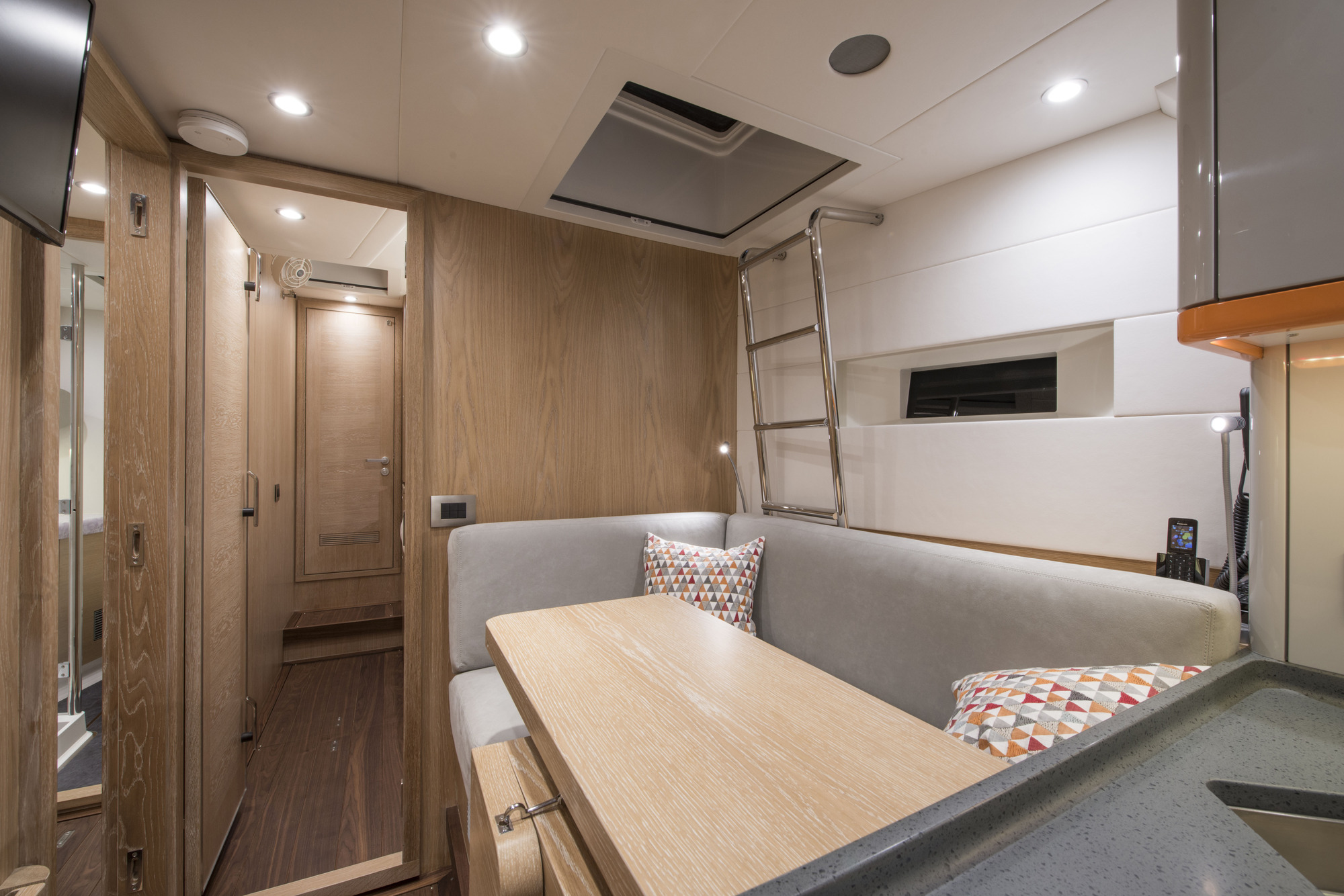 Sailing Yacht FIREBIRD - Guest single or study space